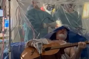 
			
				Homem toca violão enquanto tem cérebro operado; confira vídeo!
			
			
