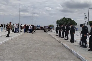 
			
				Homenagens e cortejo: militares mortos no Sertão são sepultados sob forte emoção
			
			