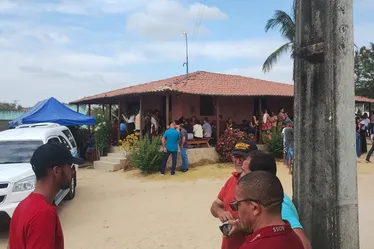 
			
				Homenagens e cortejo: militares mortos no Sertão são sepultados sob forte emoção
			
			