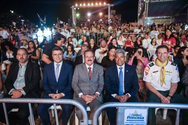 
			
				Humberto Martins é homenageado durante evento dos Desbravadores, na Bahia
			
			