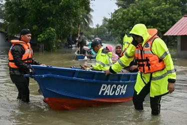 
			
				Inundações deixam pelo menos 13 mortos na Tailândia e na Malásia
			
			