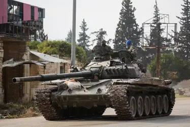 
			
				Invasão de rebeldes na Síria fecha estradas e cancela voos em Aleppo
			
			