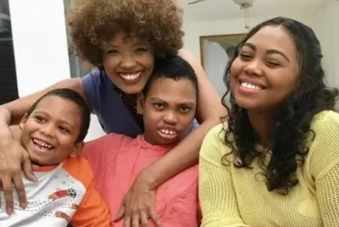 
				Isabel Fillardis fala sobre jornada como mãe de três filhos atípicos
			
			