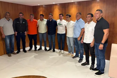 
				JHC garantiu com “facilidade” indicação do futuro presidente da Câmara
			
			