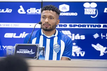 
			
				Lateral Cedric, sobre seu retorno ao CSA: "Todos me receberam de braços abertos"
			
			