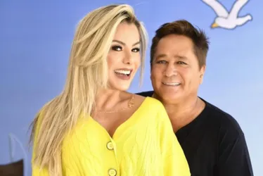 
			
				Leonardo faz surpresa com rosas e se declara para Poliana Rocha
			
			