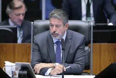 
				Lira quer regulamentar reforma tributária no prazo máximo de 15 dias
			
			