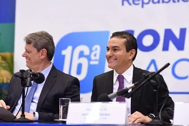 
			
				Marcos Pereira é forte candidato à sucessão de Lira, mas Planalto reluta no apoio
			
			