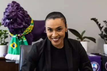 
			
				Marta frustra Corinthians e anuncia permanência no Orlando Pride
			
			