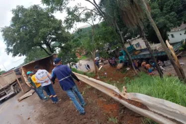 
			
				Menino atingido por pedra de caminhão morreu ao salvar primo de 2 anos
			
			