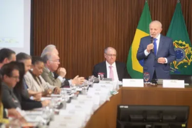 
			
				Ministros e base de Lula já apoiam fim da jornada 6×1
			
			