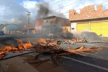 
			
				Moradores de Riacho Doce fecham AL-101 Norte em protesto contra a falta de energia
			
			