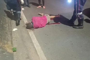 
			
				Motociclista morre após moto bater em mureta e em poste na AL-110
			
			