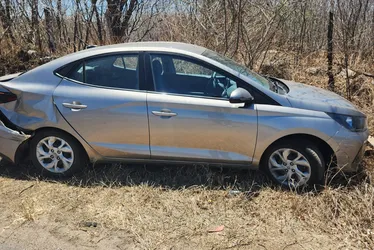 
			
				Motorista de caminhão colide em carro e causa engavetamento em Poço das Trincheiras
			
			