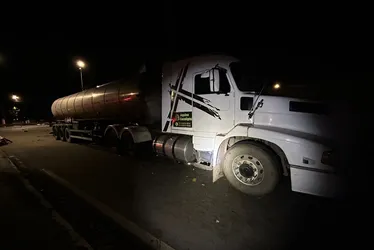 
			
				Mulher morre esmagada por carreta em acidente na AL-220, em Arapiraca
			
			