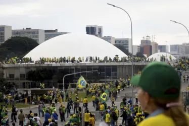 
			
				Nem homem-bomba faz oposição desistir da anistia do 8/1
			
			