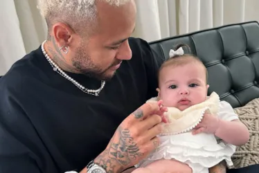 
			
				Neymar posta 1ª foto com Helena, fruto de affair com Amanda Kimberlly
			
			