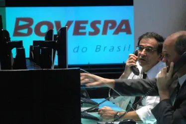 
			
				Nísia entrega cabeça de auxiliar para não perder o cargo
			
			