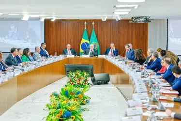 
			
				Derrotas de Lula no Congresso e pesquisas negativas abrem crise no governo
			
			