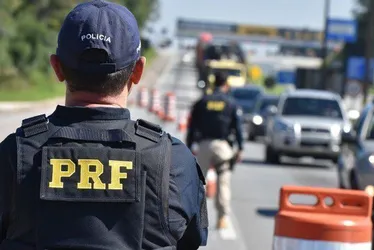
			
				PRF registra 15 acidentes e 6 óbitos nas rodovias durante feriadão
			
			