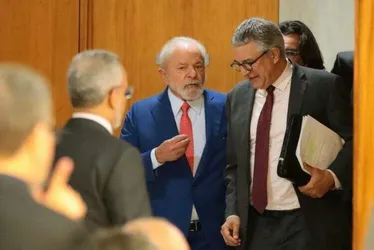 
			
				Padilha leva a pior em reunião de líderes com Lula
			
			