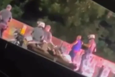 
			
				Policial militar é flagrado jogando homem em rio
			
			