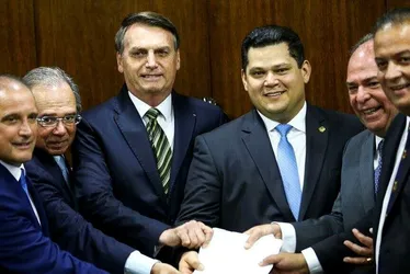 
				Por que Lula tomava banho sentado, eis a questão que intriga
			
			