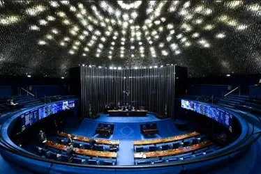 
			
				Proteção de Lula a ditador explica vaias chilenas e deixa Boric impaciente
			
			