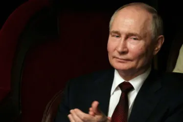 
			
				Putin diz que Rússia usou novo míssil balístico de médio alcance contra Ucrânia
			
			