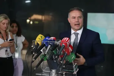 
			
				Renan Filho adota tom centrista e avalia: "Nem para o PT, Lula é de esquerda"
			
			