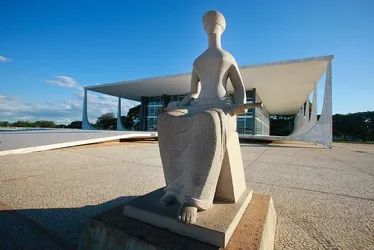 
			
				STF obriga Câmara a alterar número de deputados e gera crise política
			
			