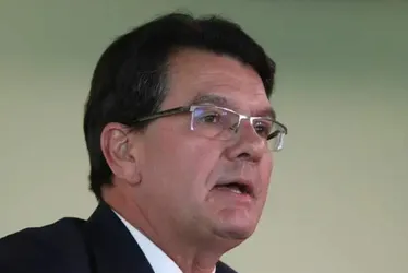 
			
				Senadores tentam esticar mandato para 10 anos
			
			