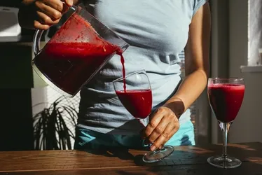 
			
				Suco detox ativa o colágeno e suaviza sinais do envelhecimento; veja
			
			