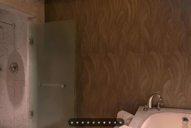 
			
				Suíte presidencial do hotel de Lula no Chile custa R$20 mil a diária. Veja fotos
			
			