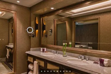 
			
				Suíte presidencial do hotel de Lula no Chile custa R$20 mil a diária. Veja fotos
			
			