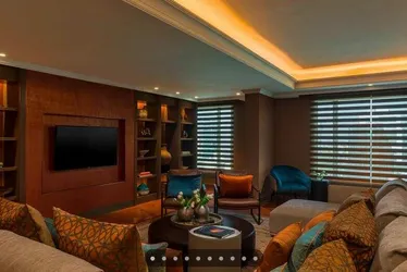 
			
				Suíte presidencial do hotel de Lula no Chile custa R$20 mil a diária. Veja fotos
			
			