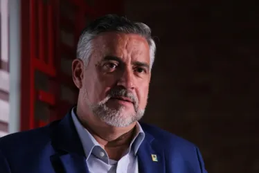 
			
				“Tem meu apoio”, diz ministro Paulo Pimenta sobre fim da escala 6×1
			
			