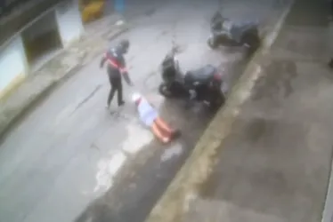
				Vídeo flagra homem matando mulher a tiros à luz do dia
			
			
