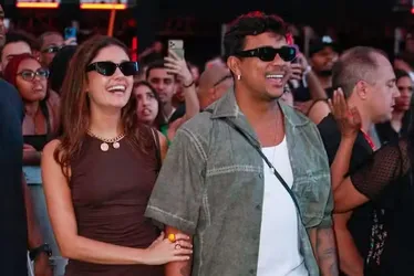 
			
				Xamã e Sophie Charlotte curtem segundo dia de festival
			
			