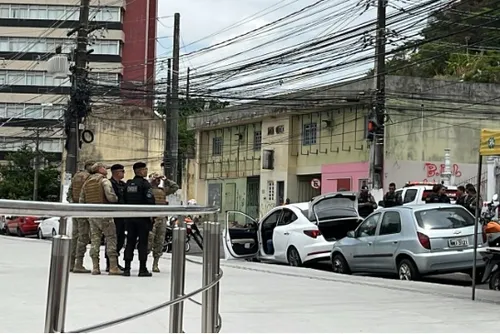
				Agente socioeducativo morre em troca de tiros e policial da Oplit é baleada no centro de Maceió
			
			