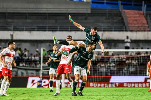
				CRB leva gol nos acréscimos e perde para o Goiás, pela Série B do Brasileiro: 1 a 0
			
			