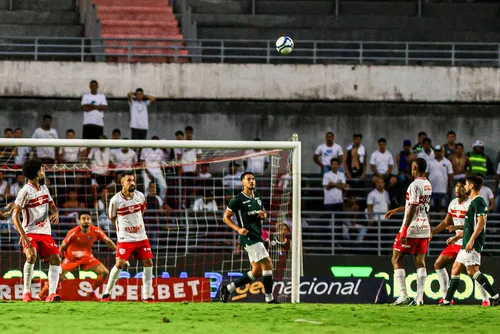 
				CRB leva gol nos acréscimos e perde para o Goiás, pela Série B do Brasileiro: 1 a 0
			
			