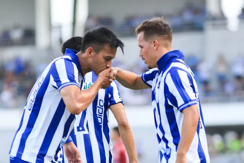 
				Frevo, Goleada e Liderança: CSA Atropela o Náutico
			
			