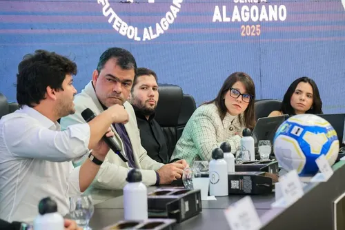
				Campeonato Alagoano 2025 inicia com briga acirrada pelo título
			
			
