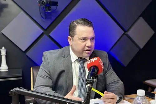 
				Em ritmo lento, Lula não despacha com os próprios ministros
			
			