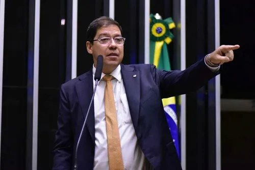 
				Estatais de energia acusadas de inventar dívida para empresa privada pagar
			
			