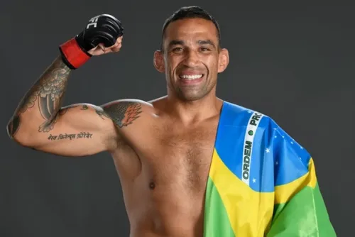 
				Ex-campeão do UFC anuncia retorno às competições em 2025
			
			
