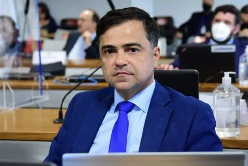 
				Fim do foro privilegiado está na gaveta há 2 mil dias
			
			