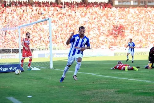 
				Marcas de Longevidade: Jogadores do CSA e CRB com Mais de 100 Jogos
			
			