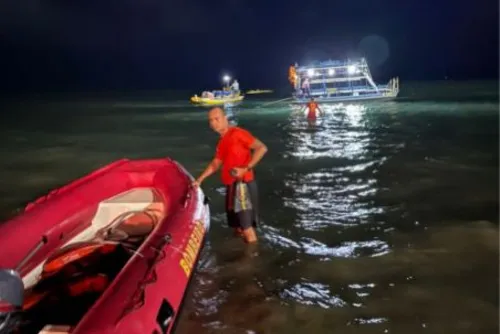 
				Veja resgate das 12 vítimas do naufrágio de uma embarcação na Ponta Verde
			
			